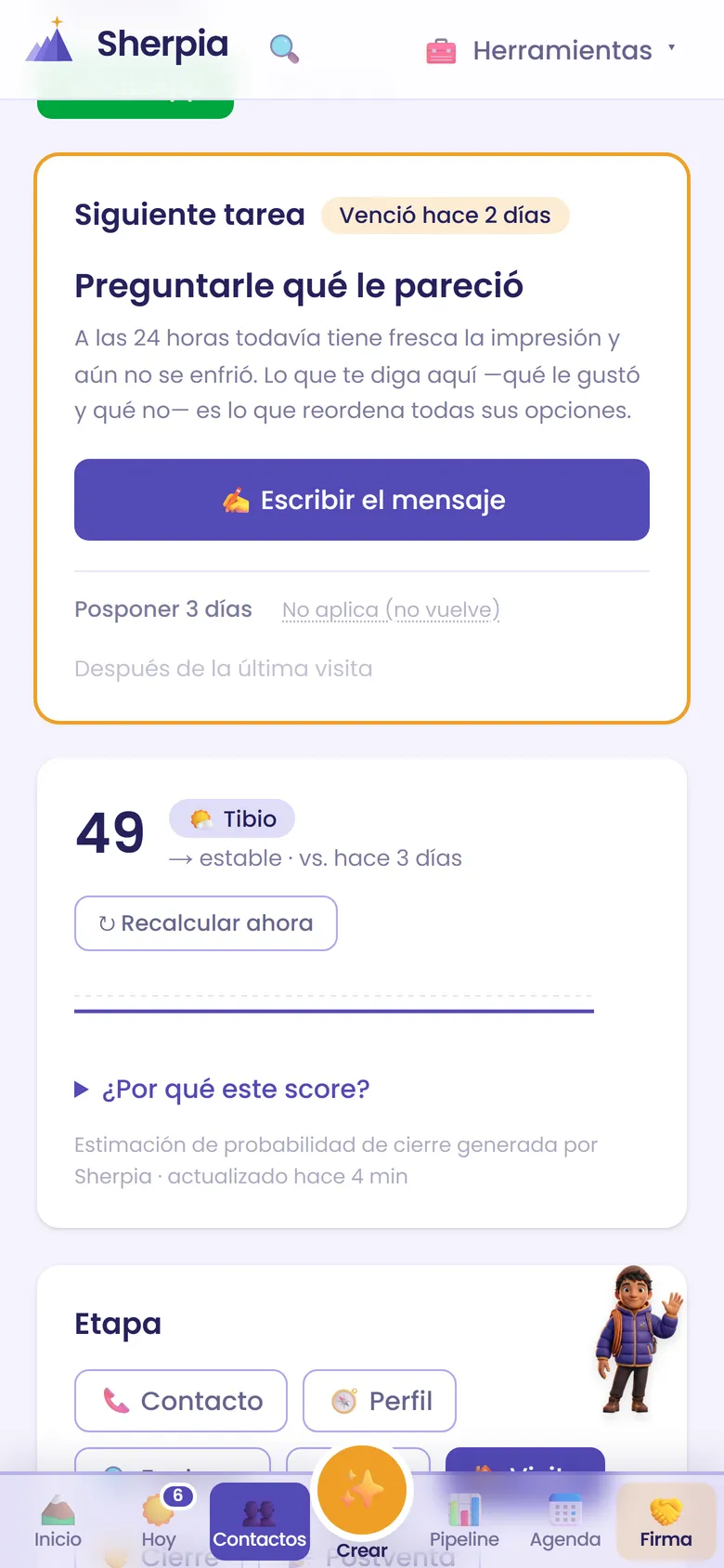 La tarjeta «Siguiente tarea» de un contacto: qué toca, por qué, el botón para escribir el mensaje y la opción de posponer.
